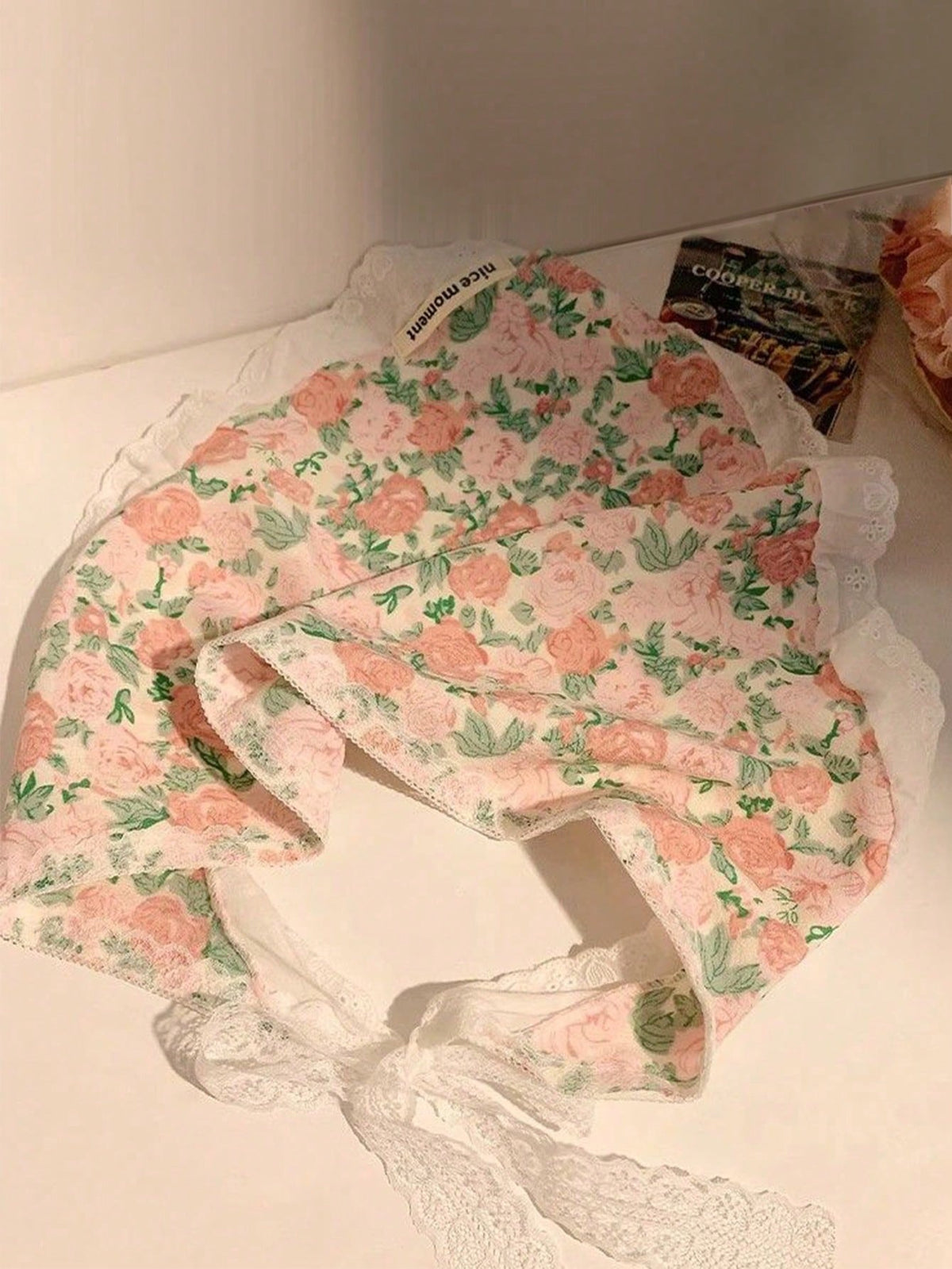 Dentelle et dentelle pièce florale 1 rose du foulard