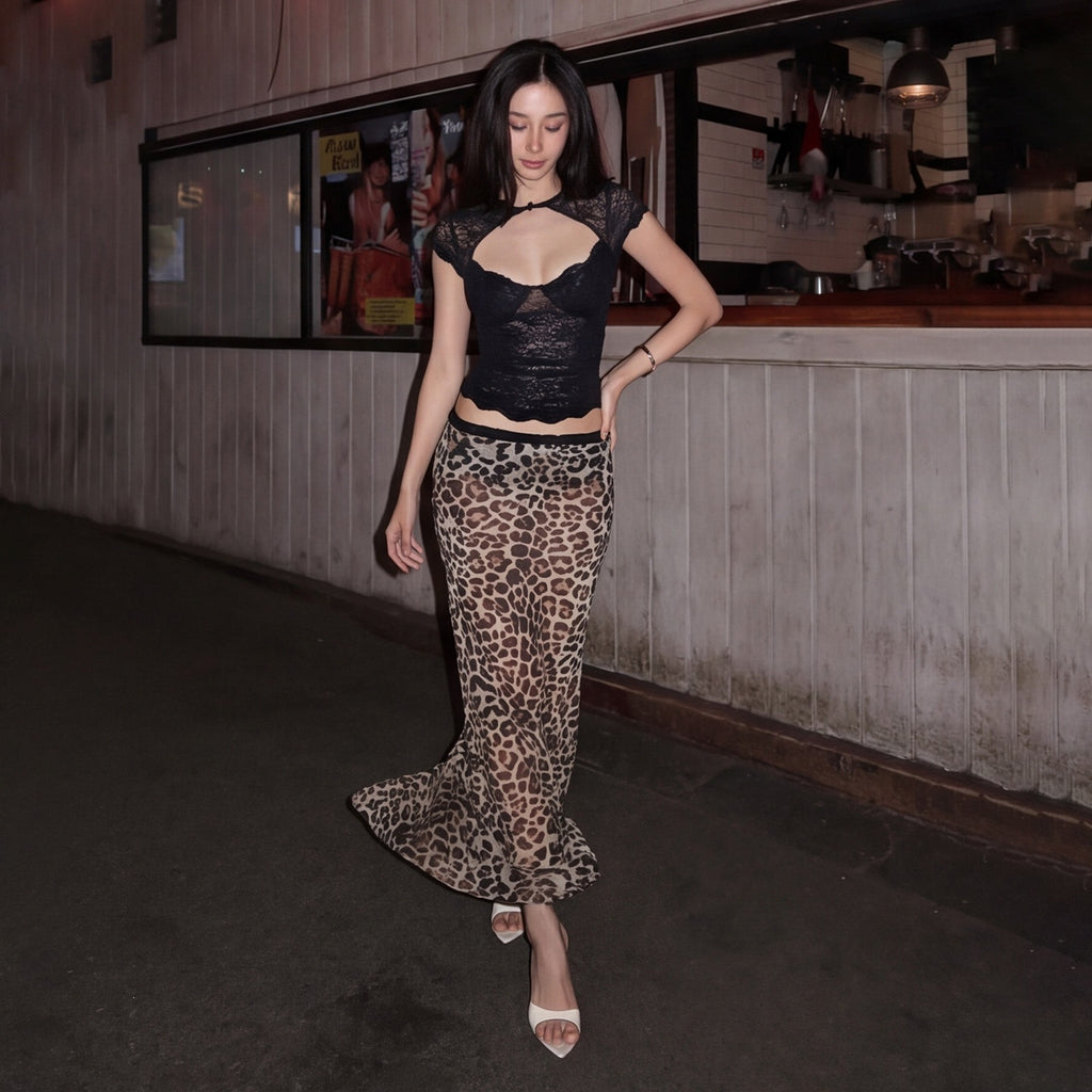 Haut en dentelle avec un look sophistiqué haut de gamme pour les femmes