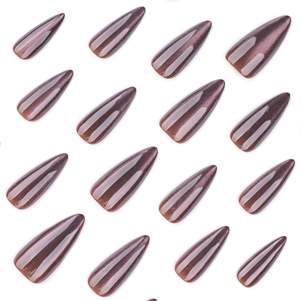 Les ongles artificiels en forme d'amande pour les femmes