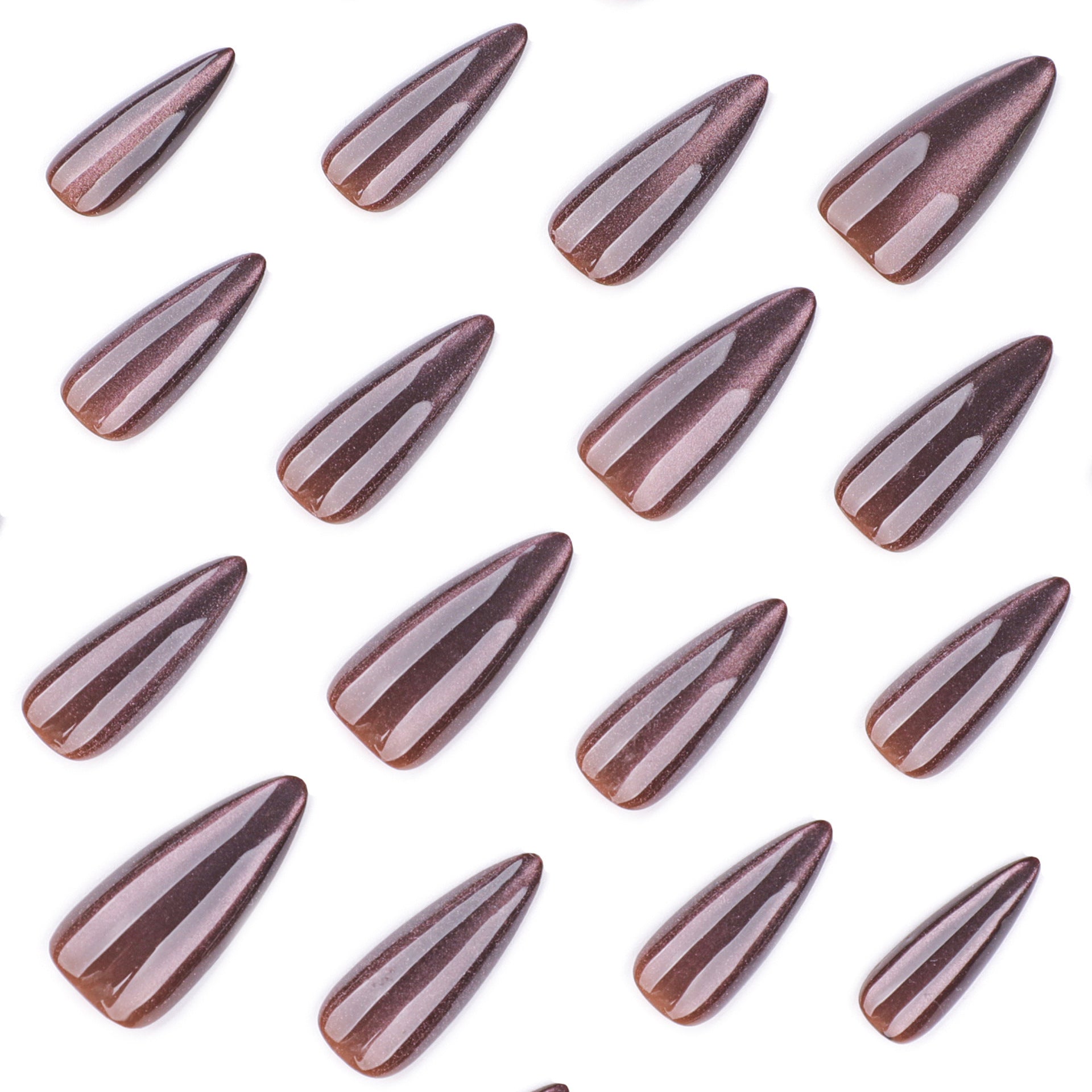 Les ongles artificiels en forme d'amande pour les femmes