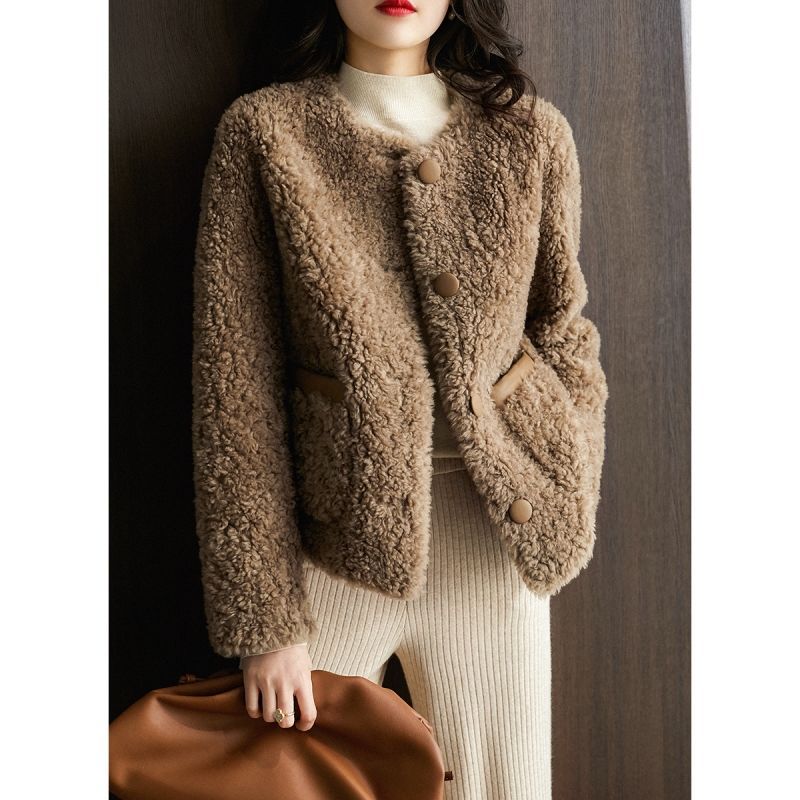 Manteau court doublé en cuir et en fourrure combiné avec du lambswool