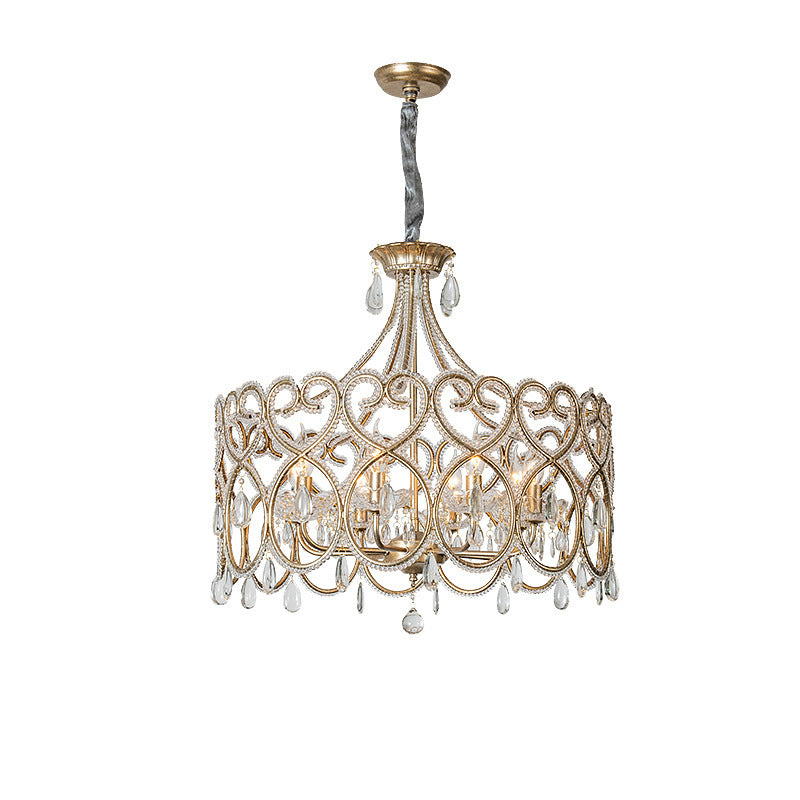 Lustre de cristal vieilli pour un salon de luxe français