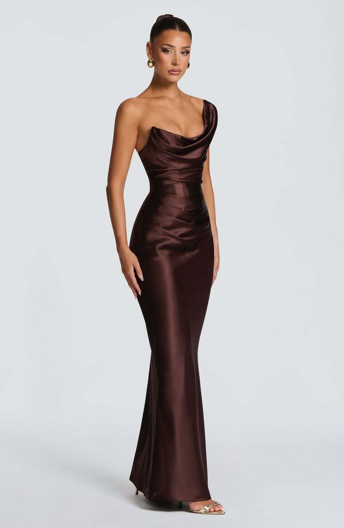 Robe longue à cisaillement mince sans épaule