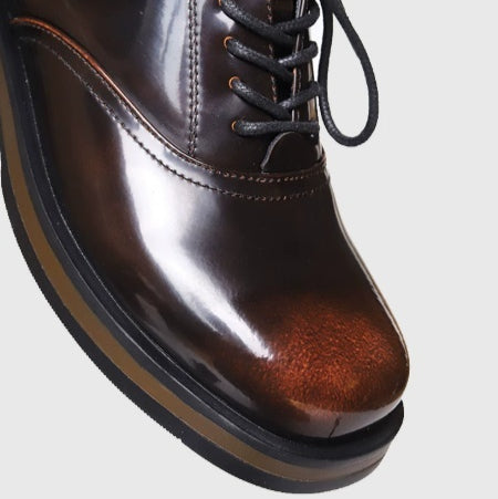 Hommes chaussures en cuir deux tons épais sont parfaits pour les deux occasionnels et d'usure