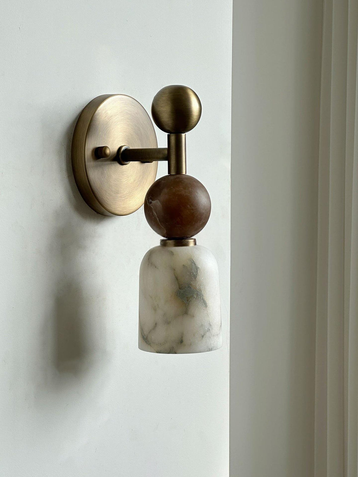 Lampe murale vintage en laiton de style français