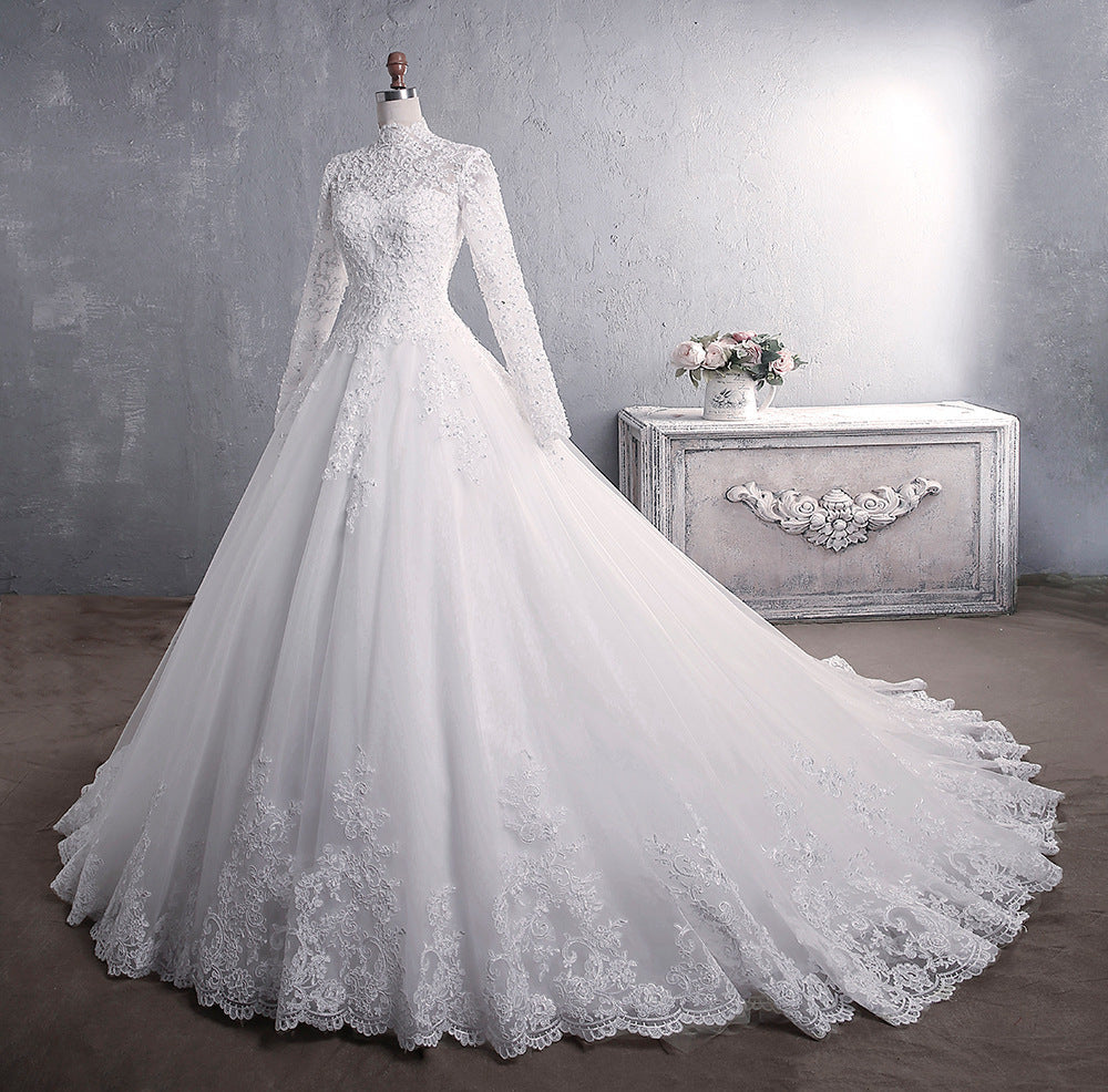 Dentelle Robe de mariée Collier à manches longues Grande queue Grande taille