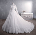 Dentelle Robe de mariée Collier à manches longues Grande queue Grande taille