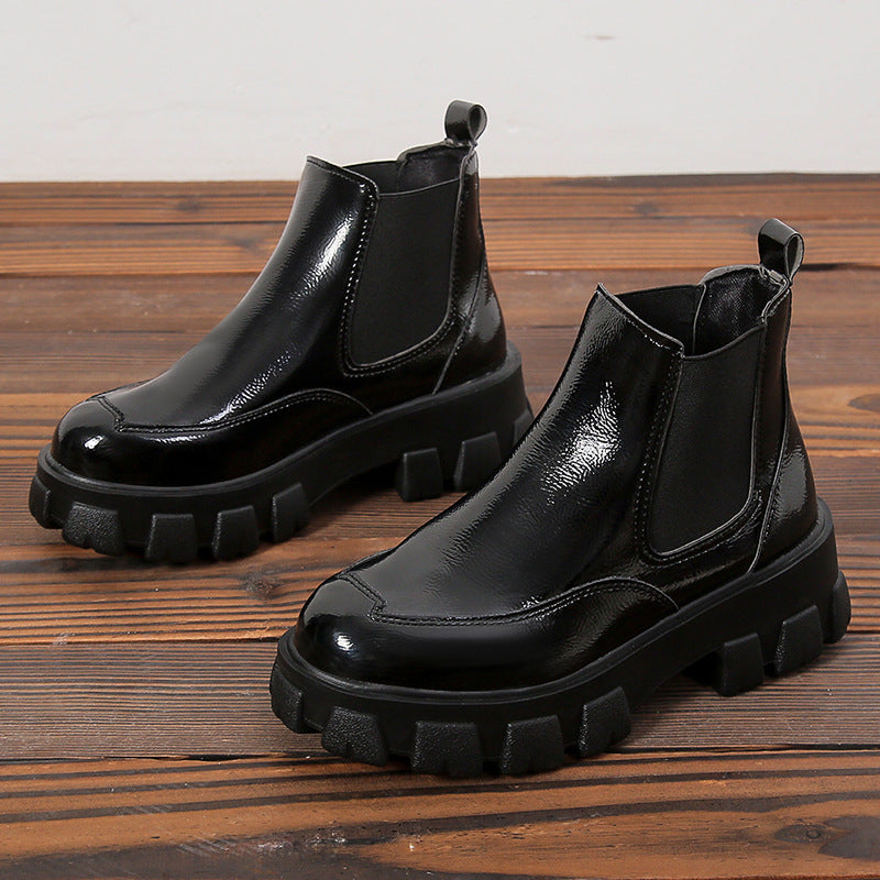 Bottes en cuir verni avec talon de haie