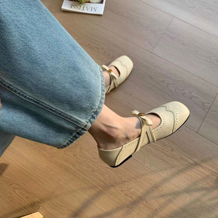 Femmes Brogue sculpté Mary Jane plat orteil carré simple bracelet en métal fleur boucle souple