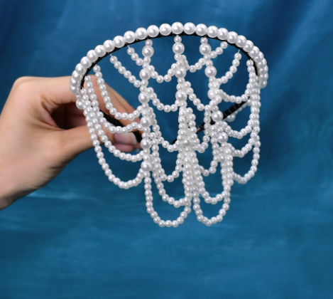 Tiara nuptiale douce avec décoration de tête de perle