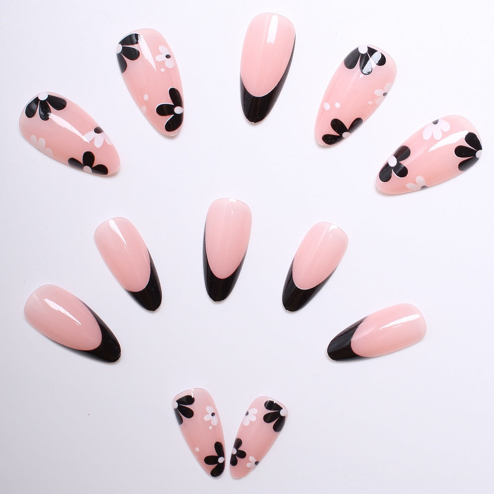 Set de 24 pièces de conseils d'ongles à porter avec des dessins de fleurs