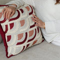 Mid-Century Wabi-Sabi Brodé rouge Jacquard Oreiller pour la maison