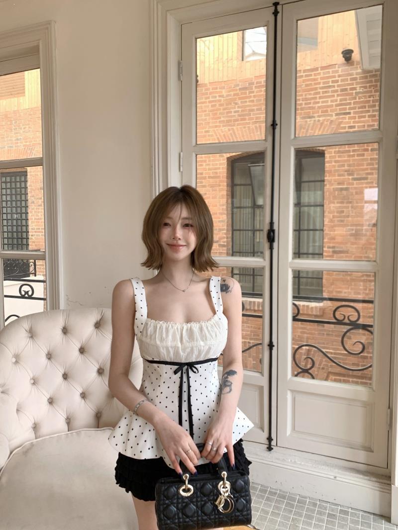 Strap Top tricoté multi-couches Pantalons de gâteau Set Cardigan Short