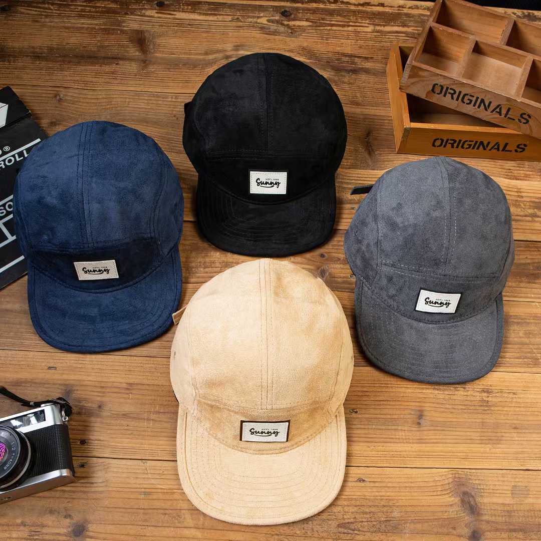 Eté hommes et femmes Identique Tissu Suede Lettre simple Logo Chapeau à cinq pans pour Coup