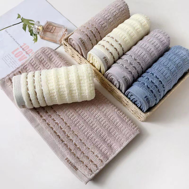Serviette de coton et lavage du visage