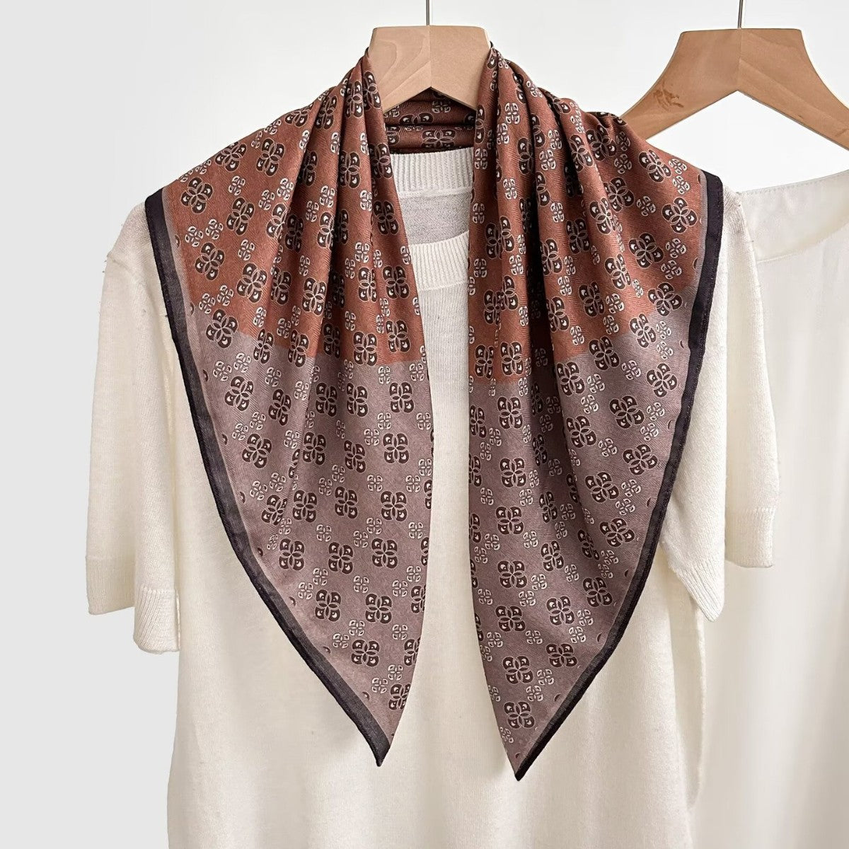 Femmes 70cm carré écharpe Vieux cou écharpe Collier chaud