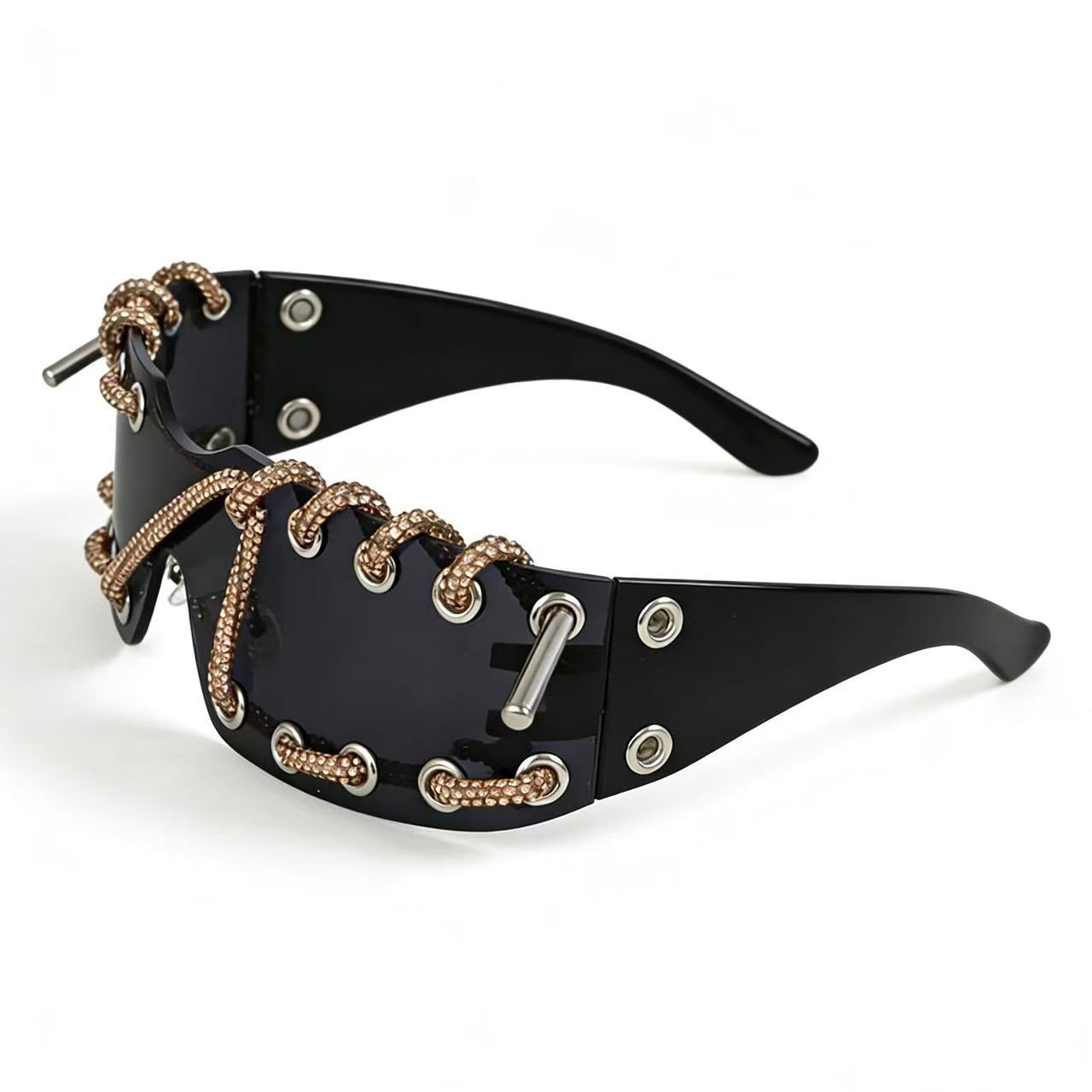 Lunettes de soleil avec rivets à anneaux en métal