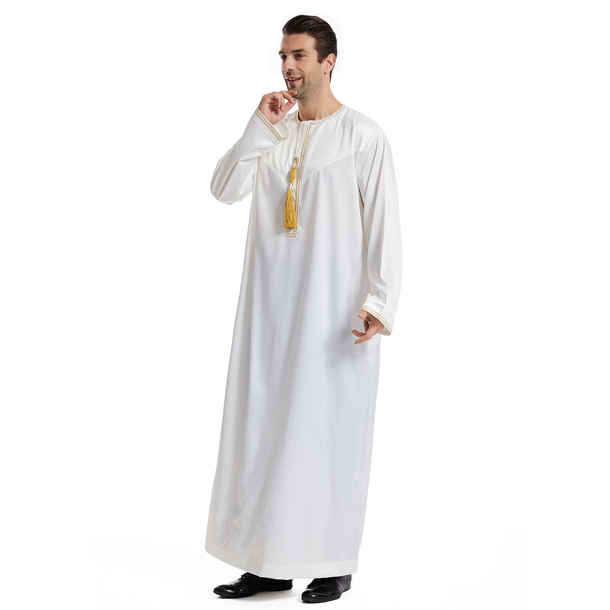 Contraste ethnique couleur robe homme