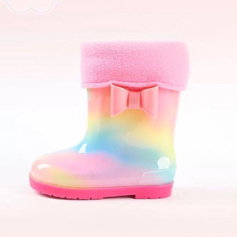 Bottes de pluie et bottes de bébé en velours
