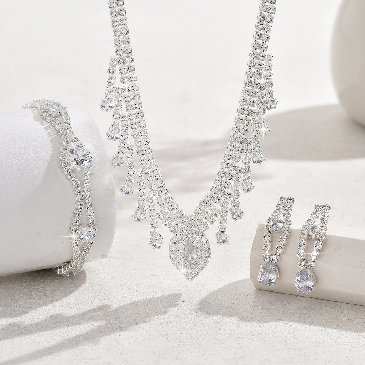 Zircon goutte d'eau Collier collier Boucles d'oreilles Bracelet Set mode brillant bijoux en cristal