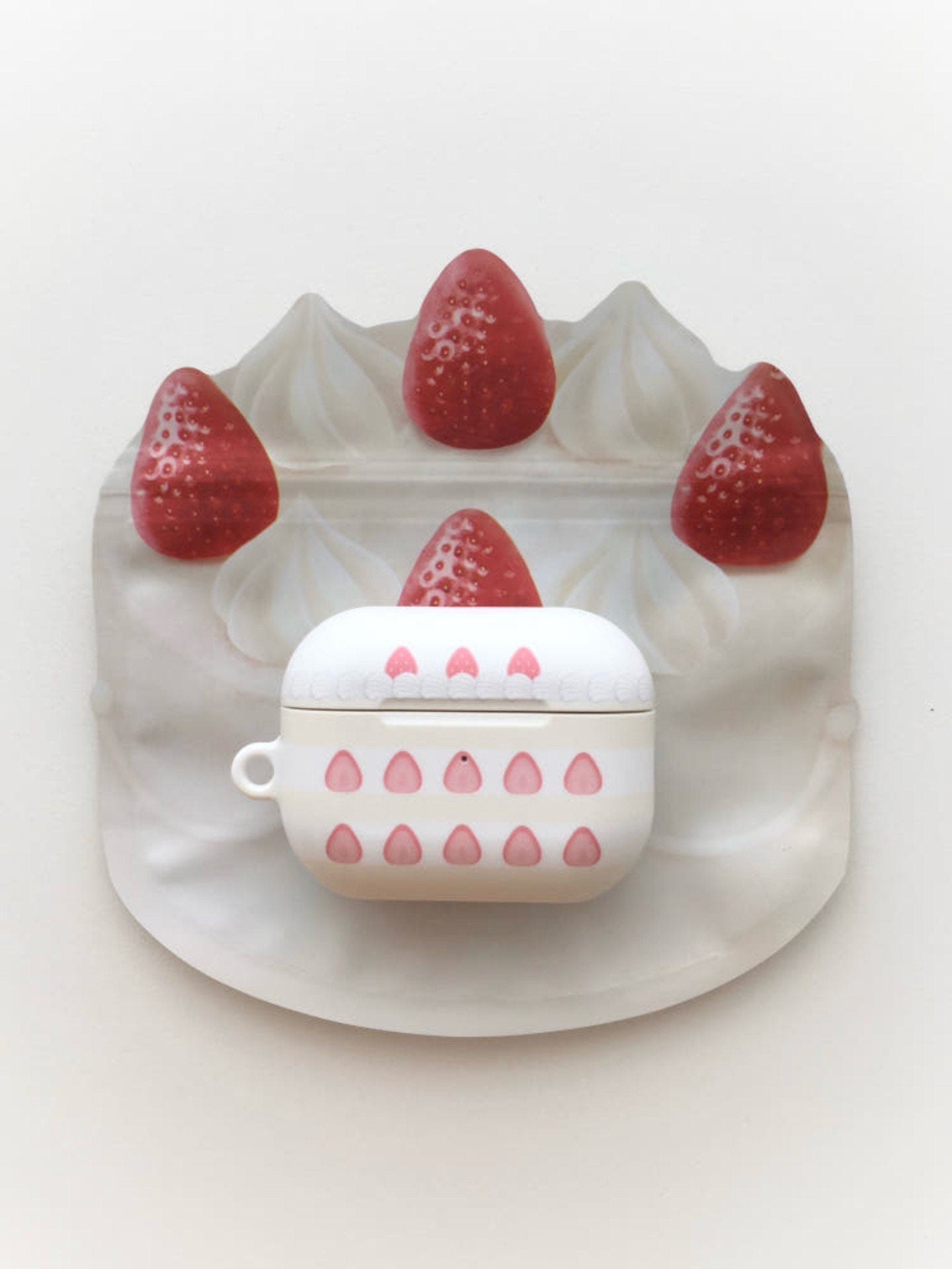 Couverture d'oreiller à la crème aux fraises mignonnes