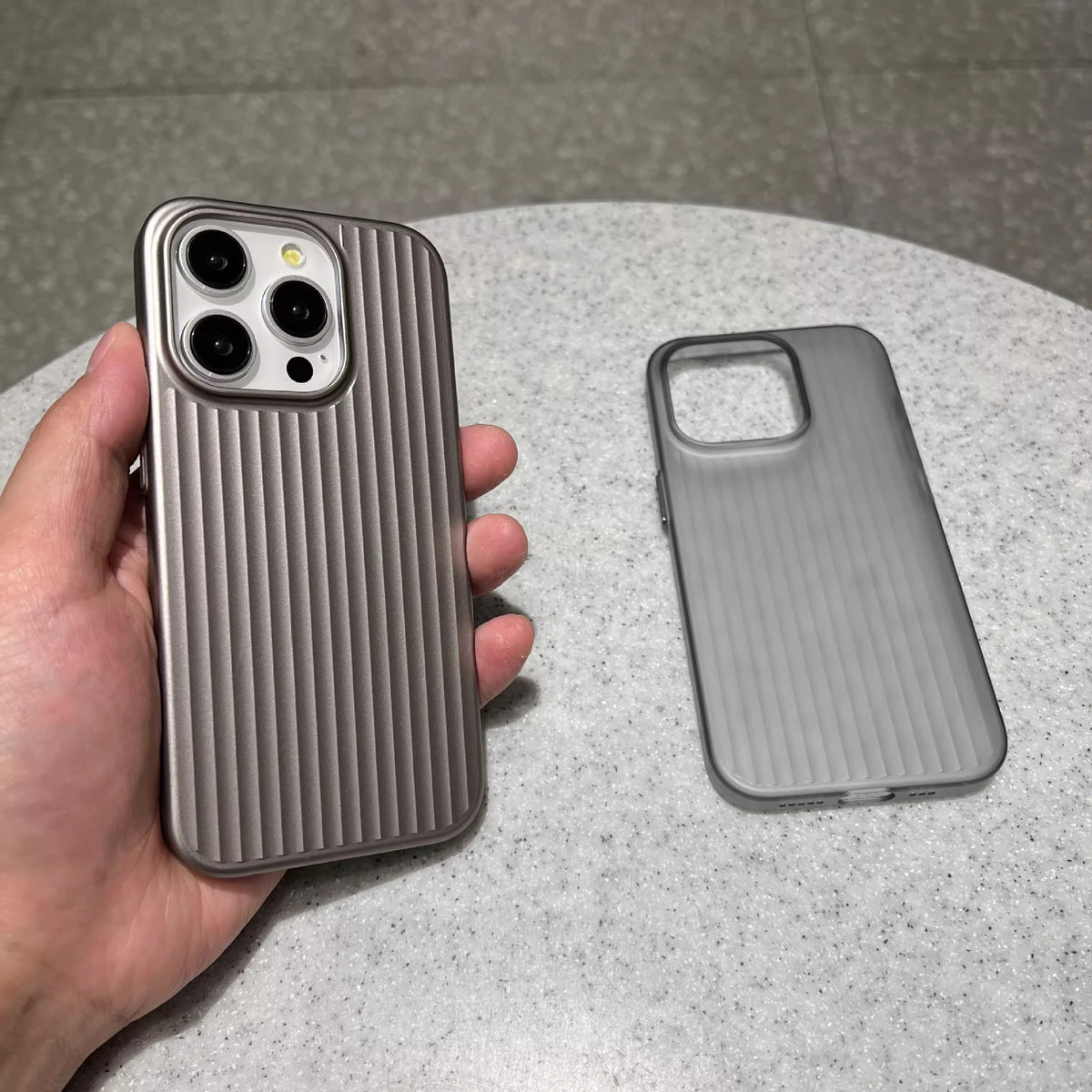 Housse de téléphone en métal ondulé pour la peau sorbée
