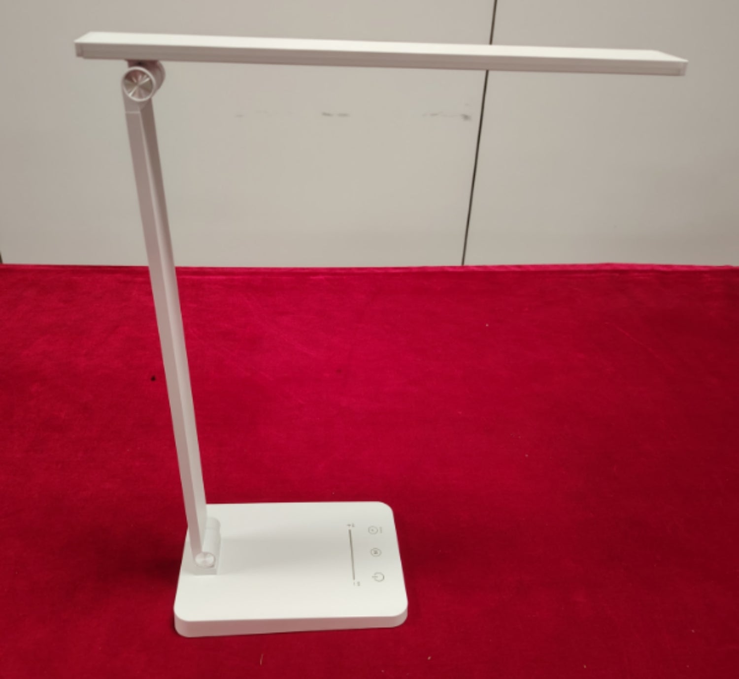 Lampe de bureau en plastique