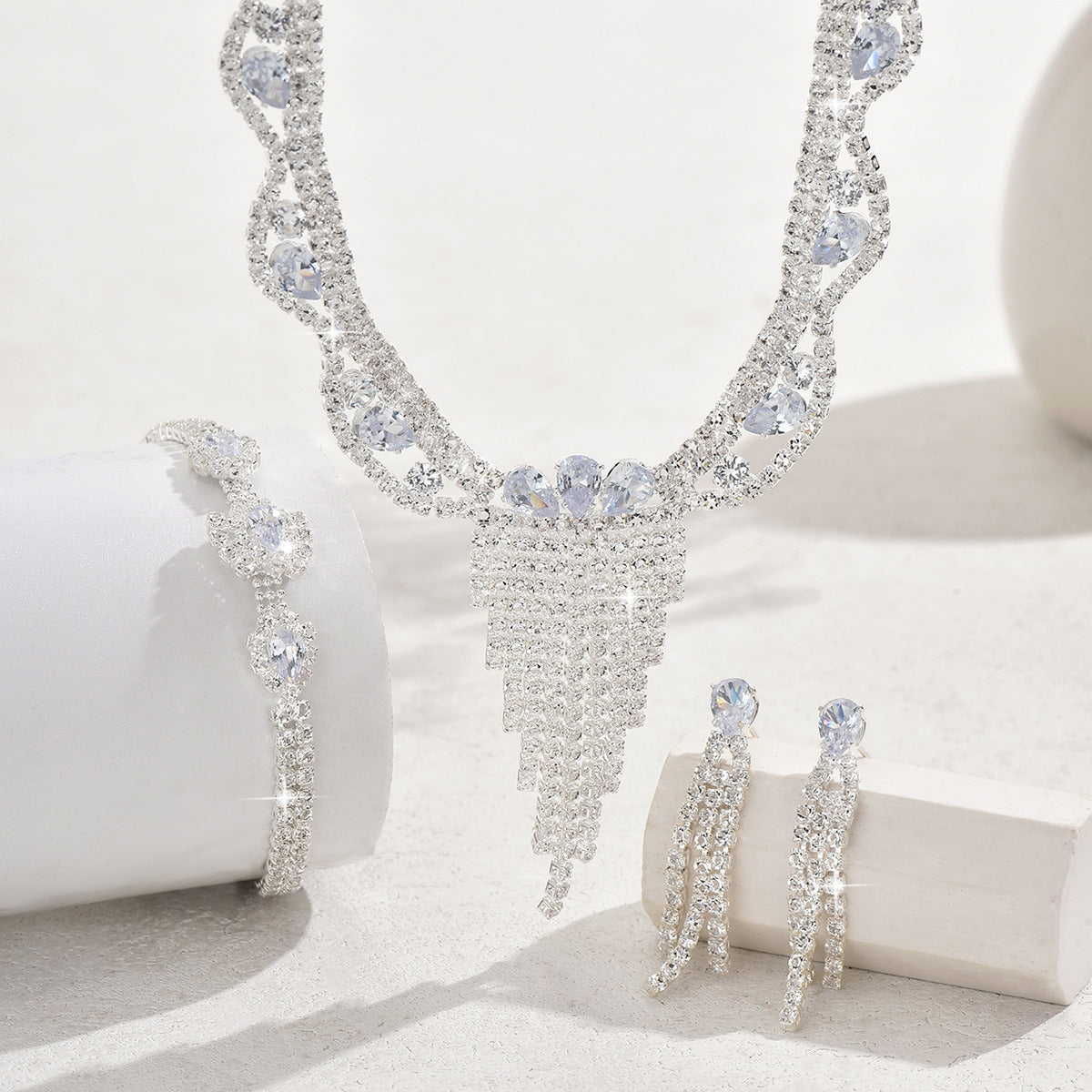 Boucles d'oreilles légère de luxe et haut de gamme Zircon Tassel Flower Drop