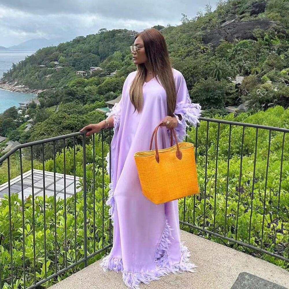 Robe décontractée pour femmes africaines Robe de luxe entièrement encerclée en plumes claires Bâtir Manche haute fente