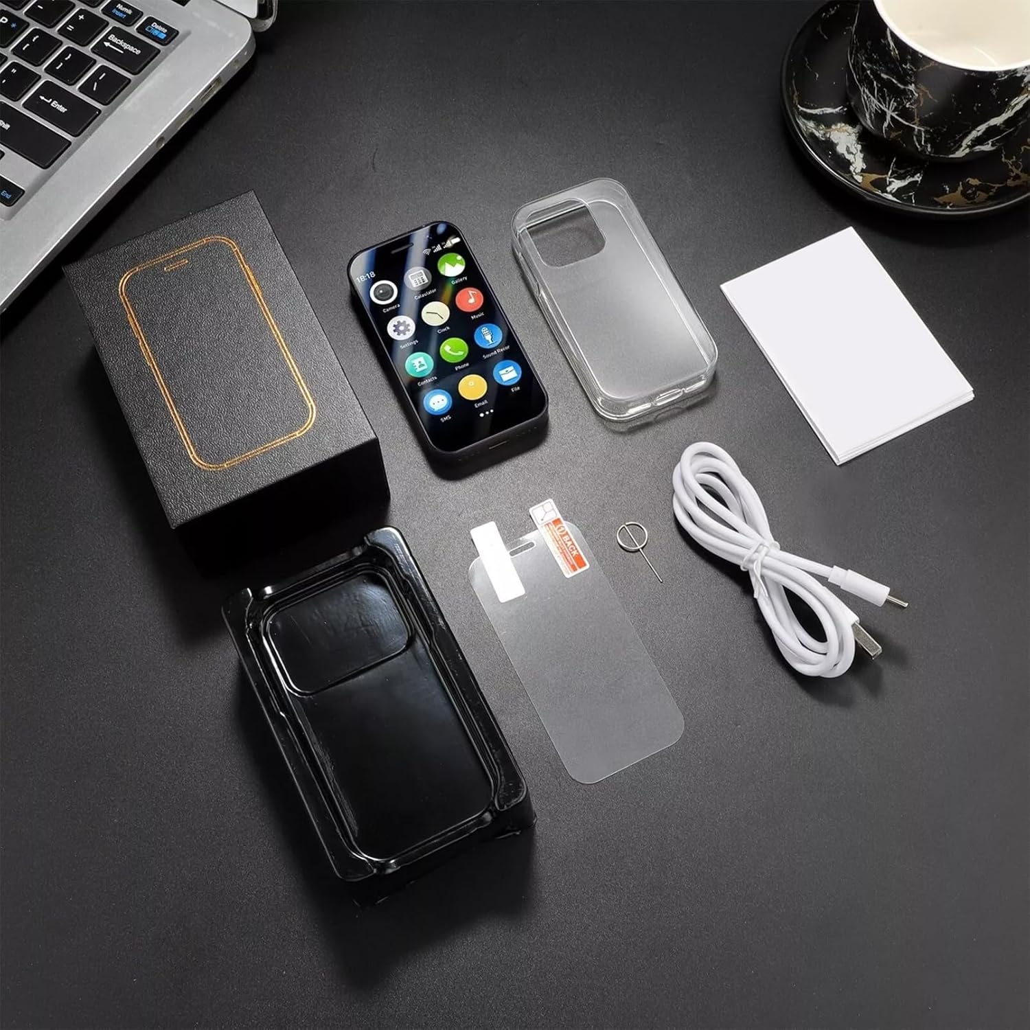 Mini Téléphone Débloqué Le plus petit monde 3.0en HD écran tactile Mini Smartphone Android 8.1Comp