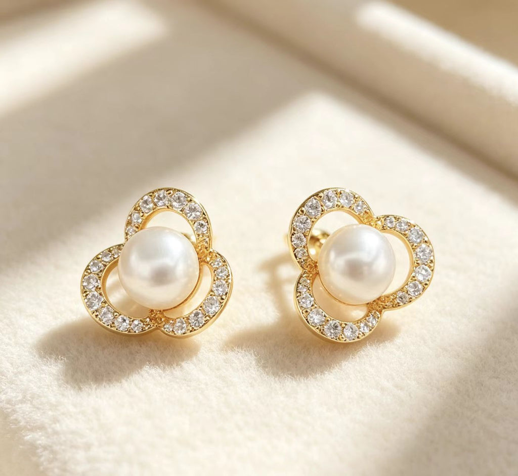 Boucles d'oreilles féminines en perles de Champagne incrustées de diamants à quatre feuilles