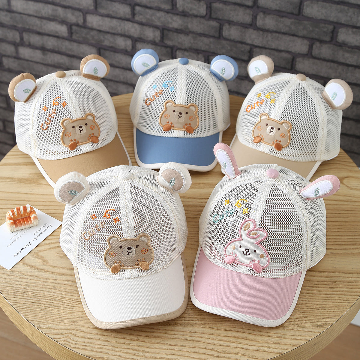 Animal de cartoon brodé doux et adorable pour enfants. Jolie casquette de baseball avec Brim. Ava