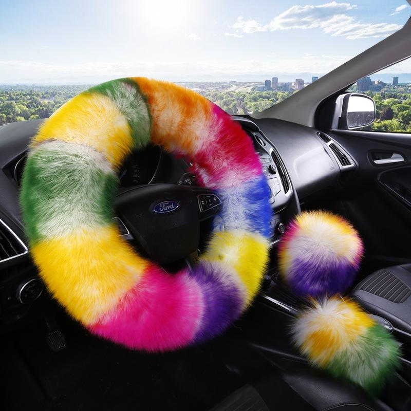 Couverture de volant de voiture en peluche colorée