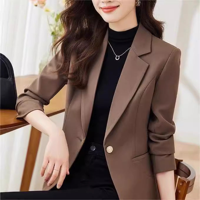 Blazer préppy-chic polyvalent pour petites cadres