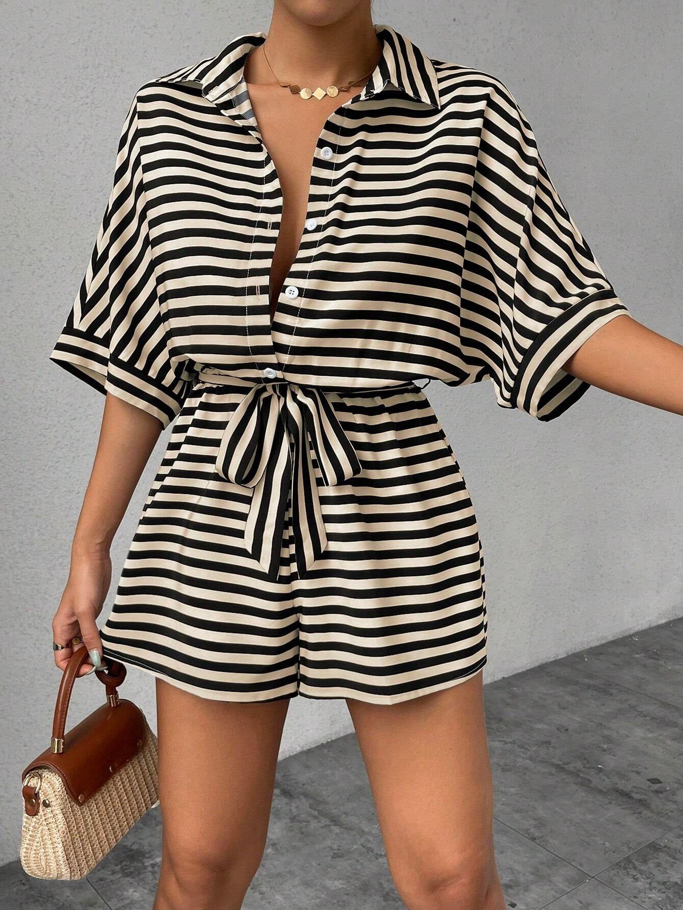 Maillot de saut rayé d'été doté d'un style de cardigan front-bouton de collier de lapel