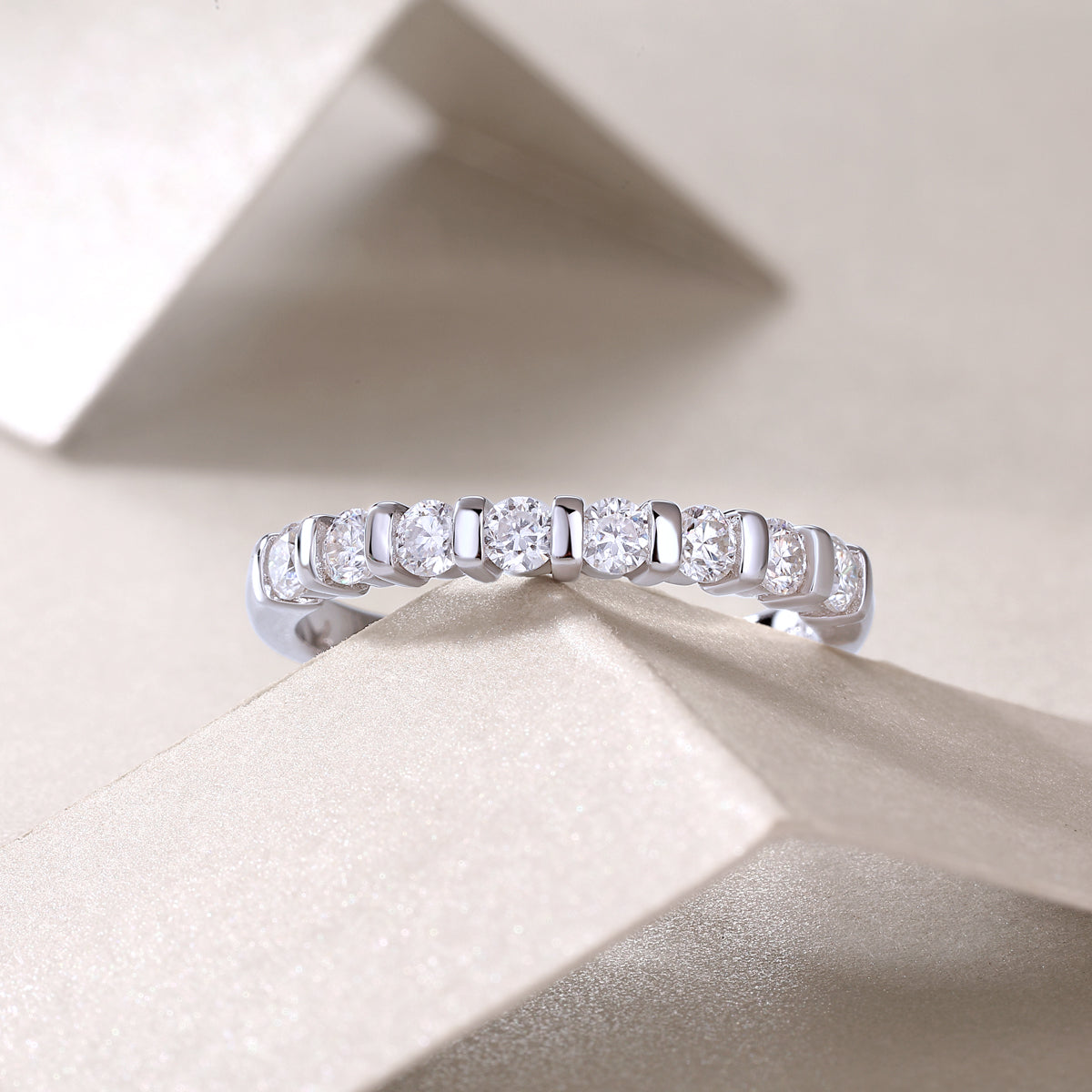S925 Argent 2.1g Anneau de moussanite plaqué platine