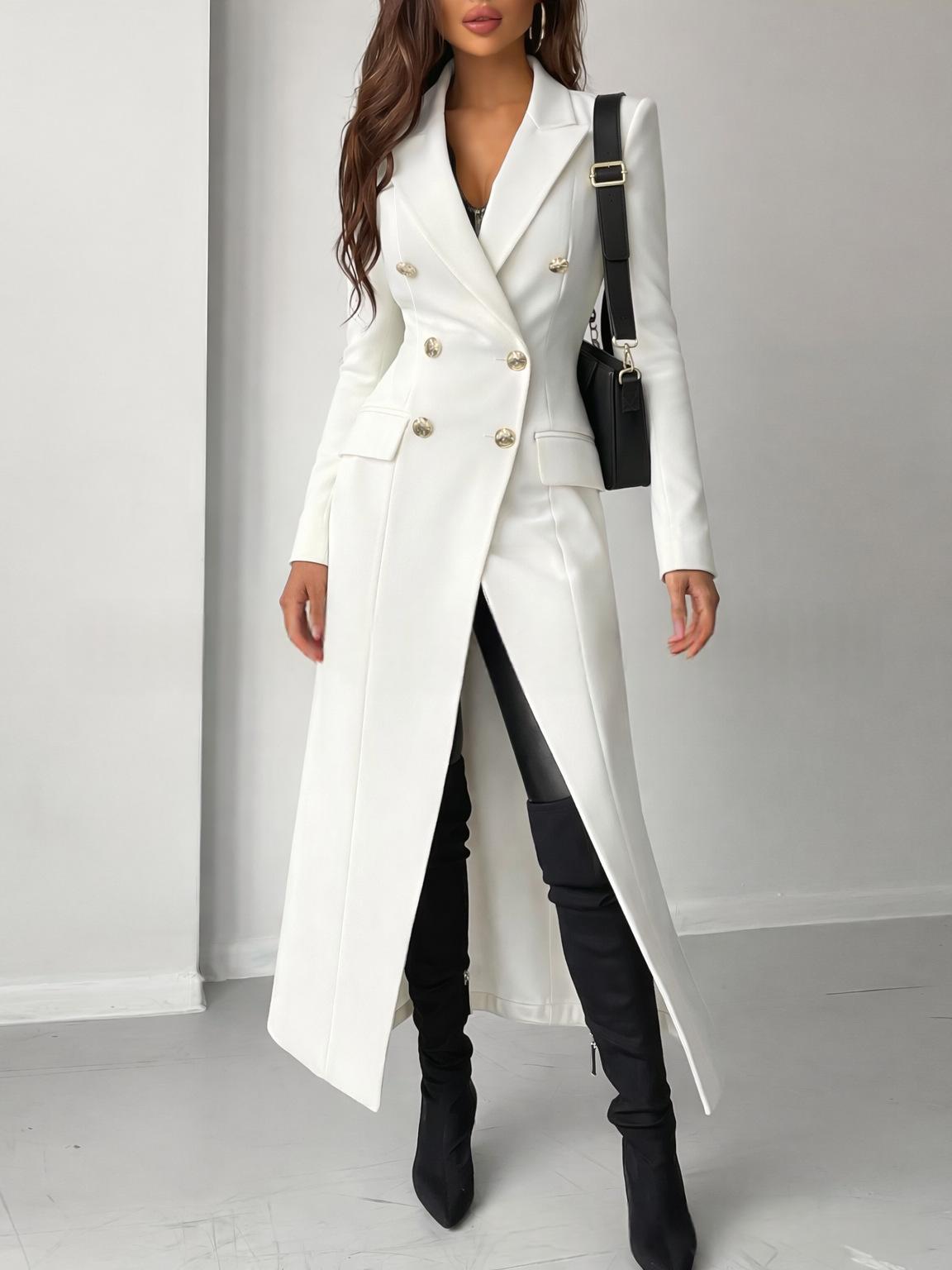 Élégante robe longue blanche de style commuter avec une ceinture sans gaine et exsudante B