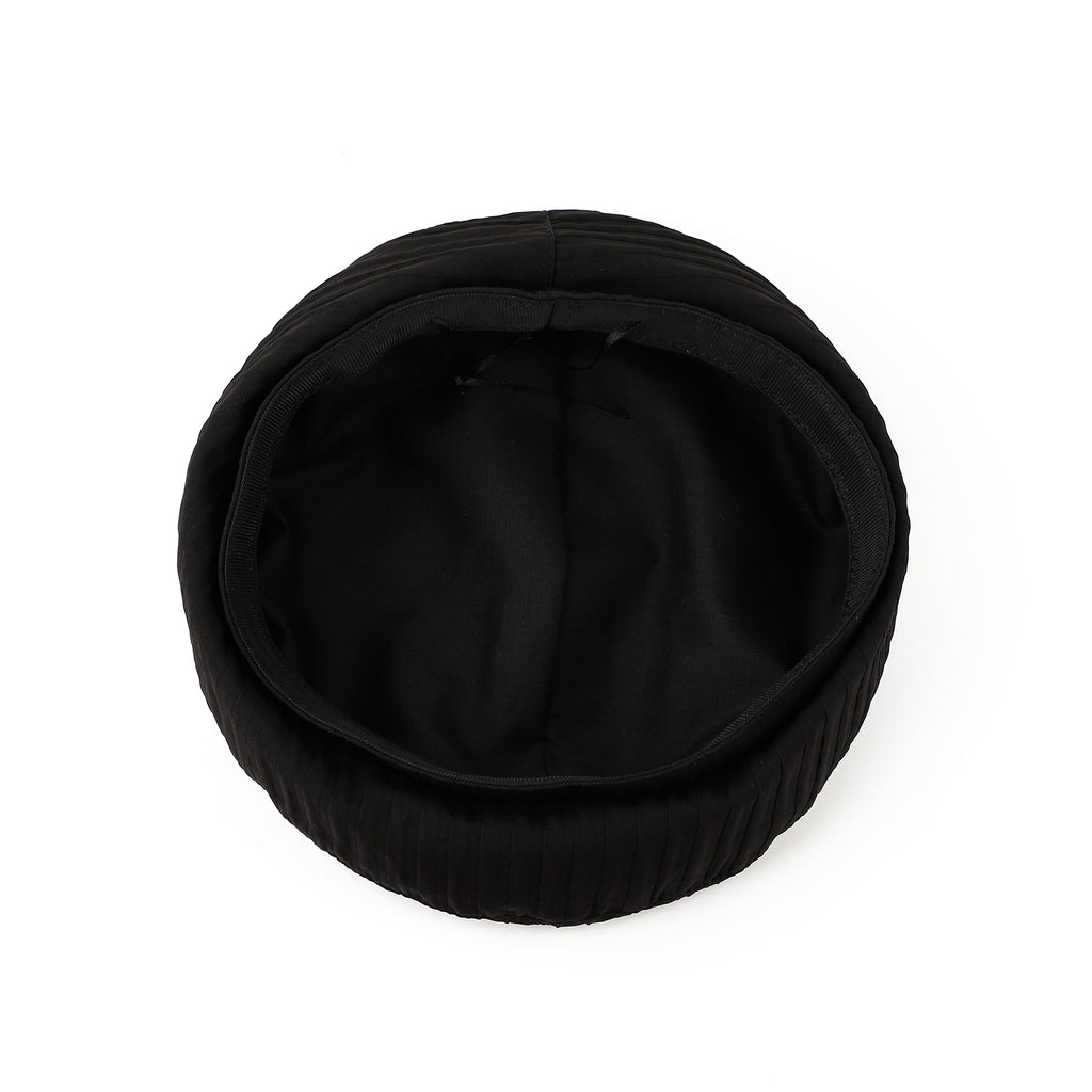 Le Solid Color Vertical-Striped plissé simple et fashionable Bonnet est approprié pour Out