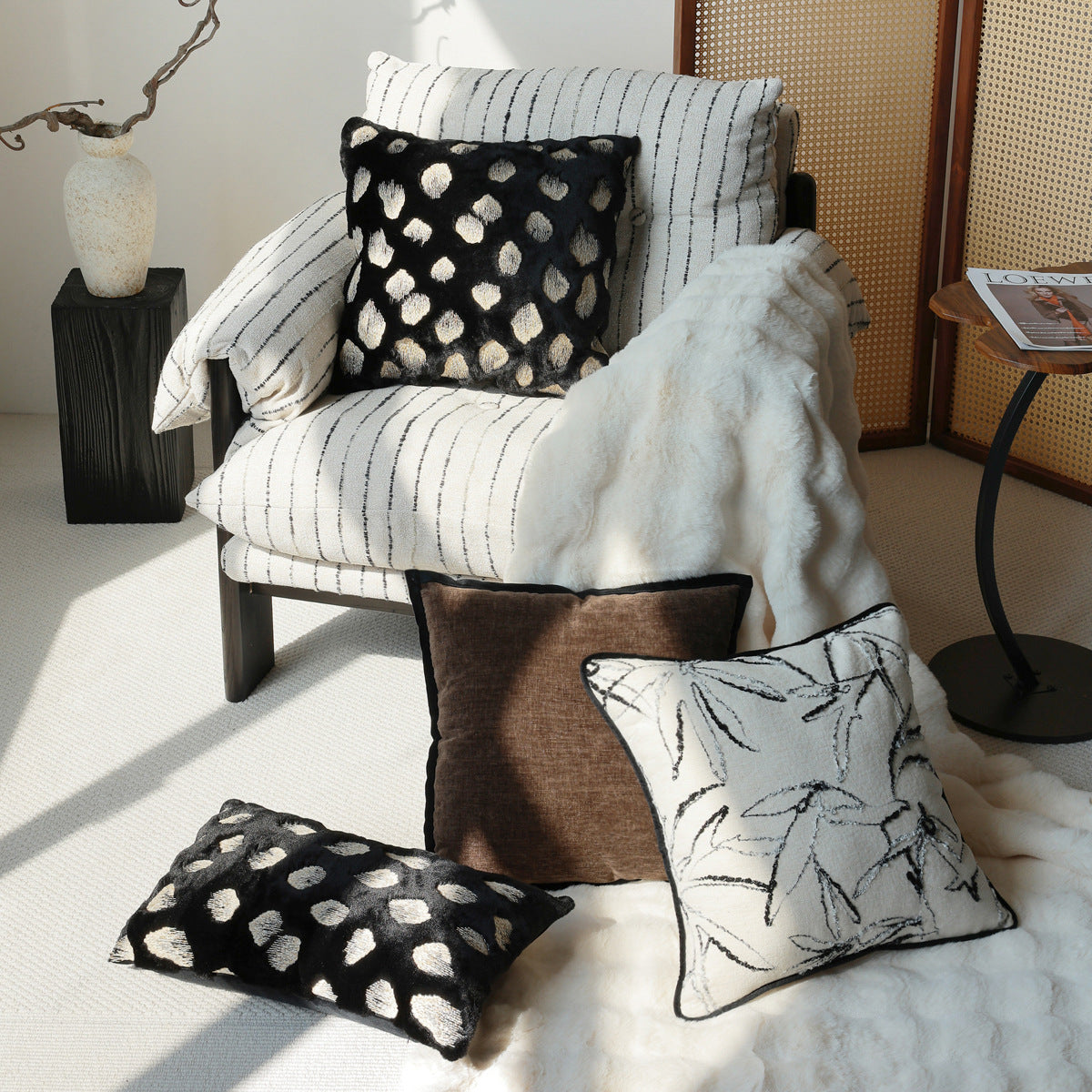 Coussin de canapé brodé Minimalist moderne avec une finition luxueuse