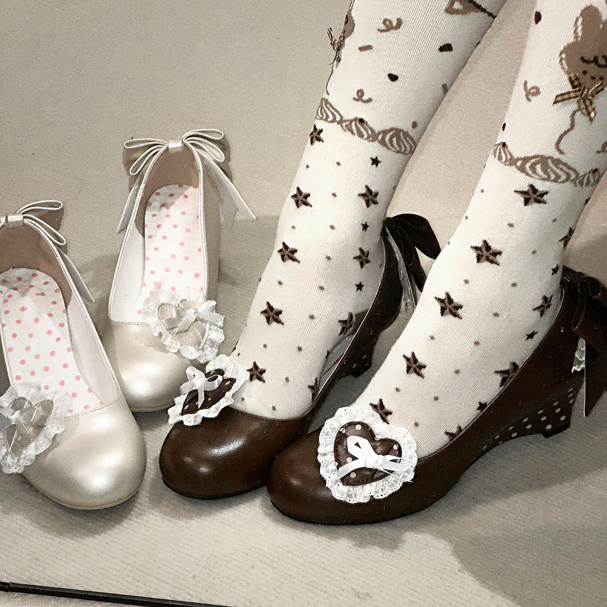 Dentelle en forme de coeur Wedge Femmes Bow Pumps