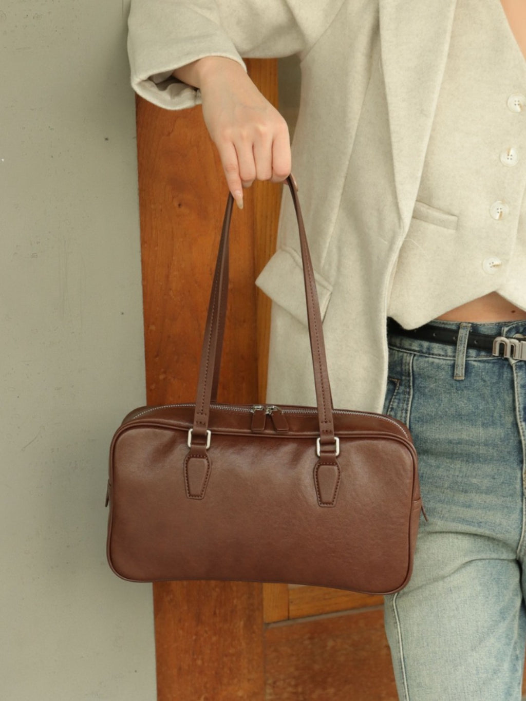 Couche de tête Cowhide sac pour femmes Armpit sac de bowling sac sac de fourre-tout Niche main en cuir haut de gamme
