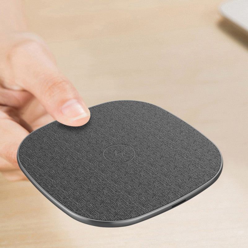 Chargeur sans fil en cuir d'enveloppe métallique