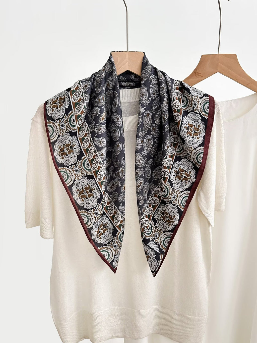 Femmes 70cm carré écharpe Vieux cou écharpe Collier chaud