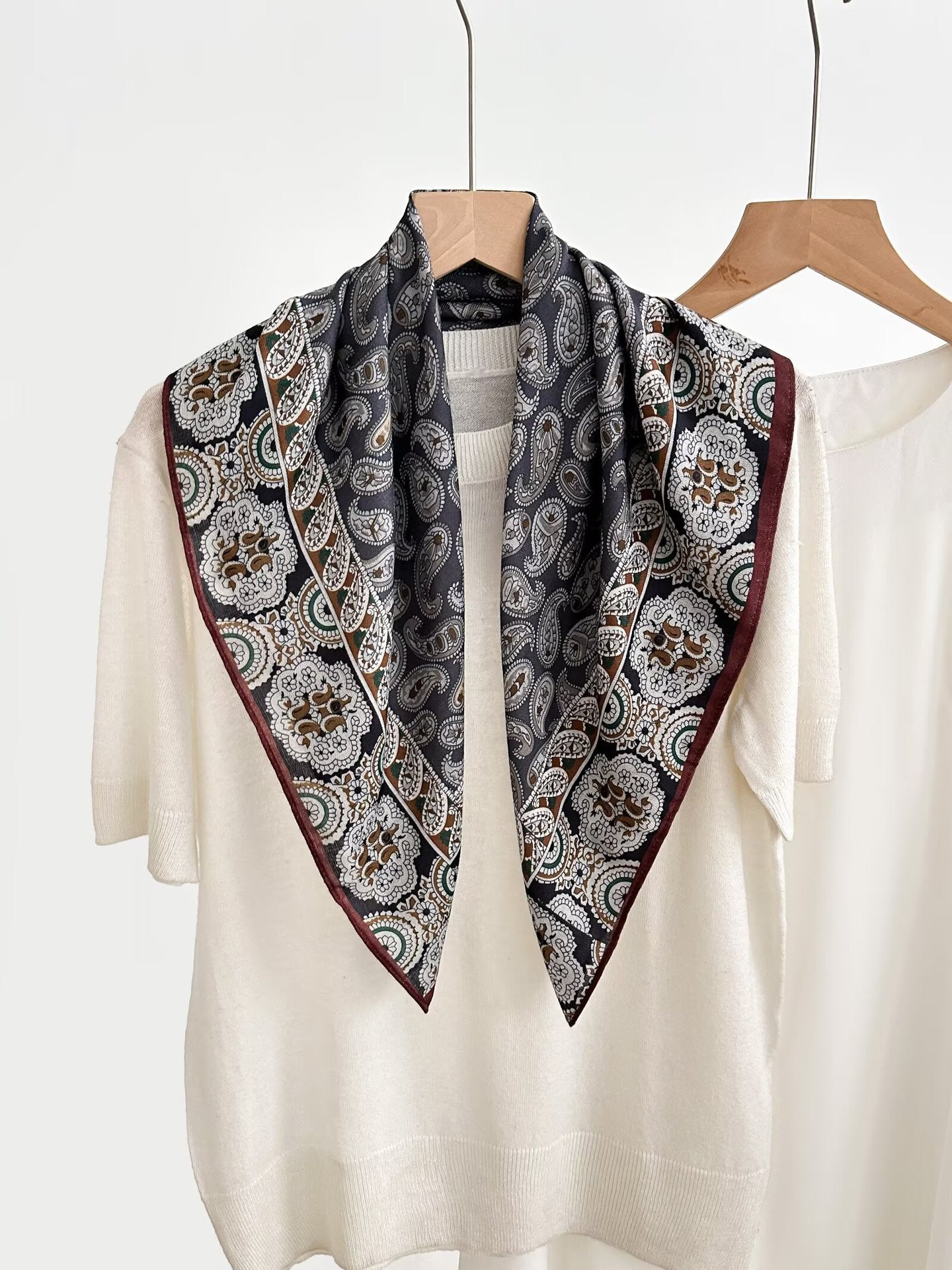 Femmes 70cm carré écharpe Vieux cou écharpe Collier chaud