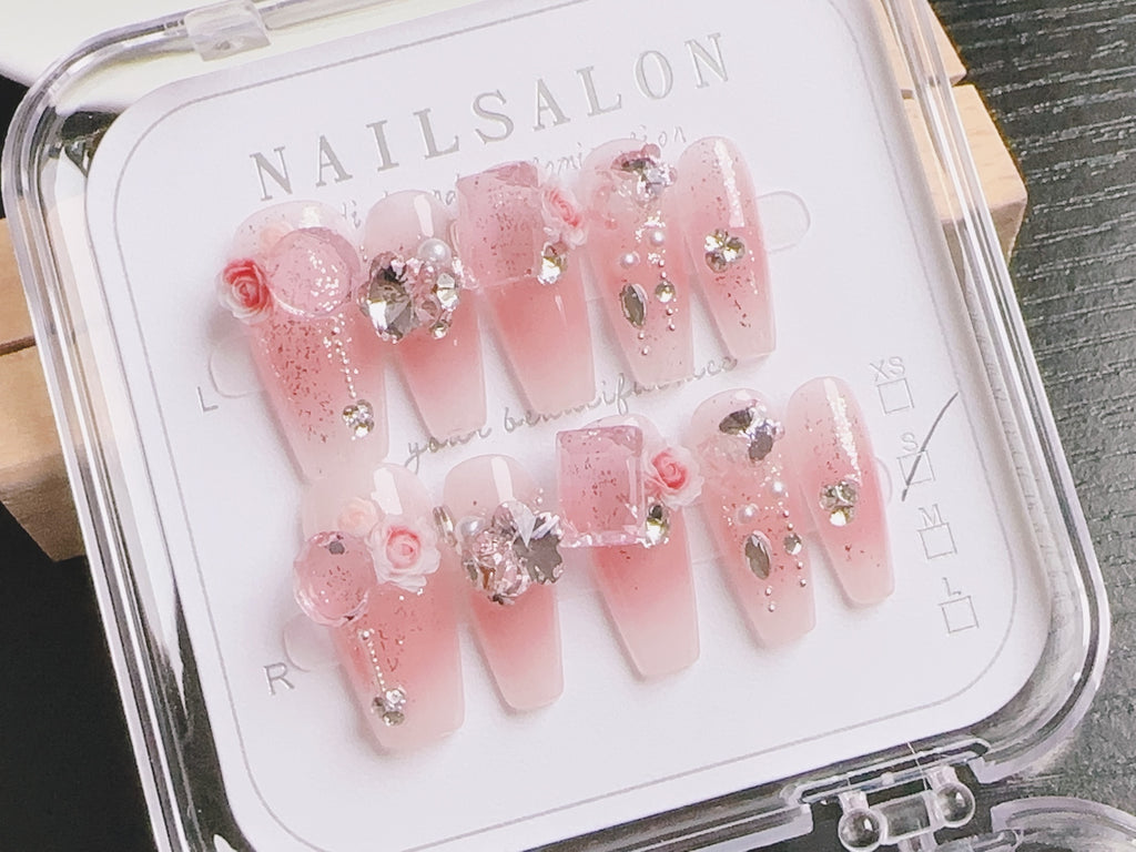 Appuyez sur les ongles T037