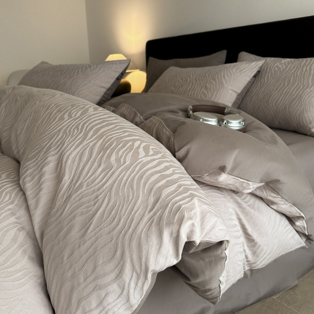 Grand ensemble de quatre pièces Jacquard Pure Cotton avec une touche de légère couverture de luxe et lit