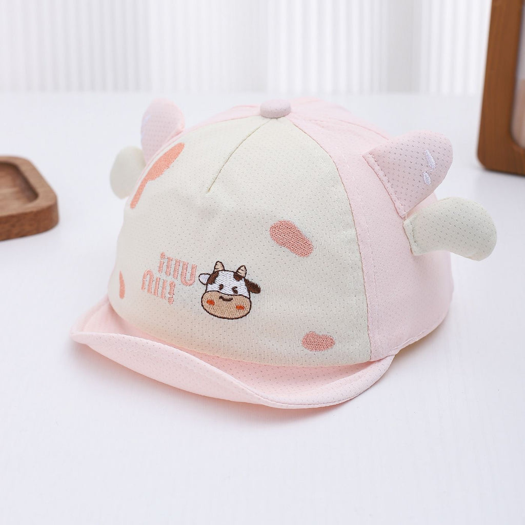 Chapeau d'été pour enfants en forme de vache avec un brim. Ce chapeau mignon et occasionnel de baseball pour