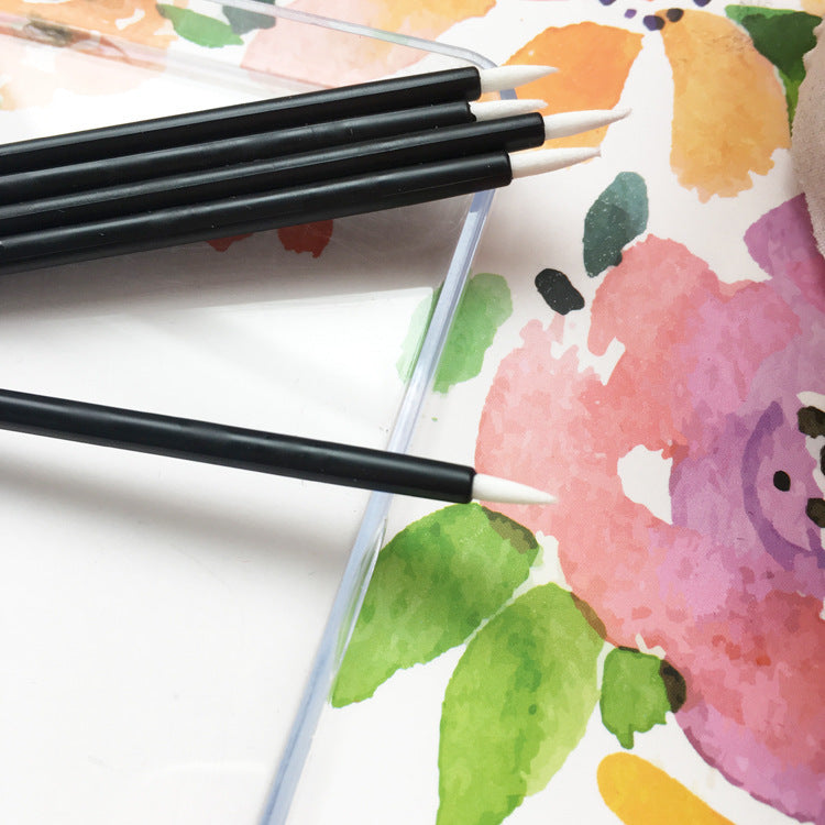 Eyeliner jetable avec un embout en fibre et un applicateur de brosse