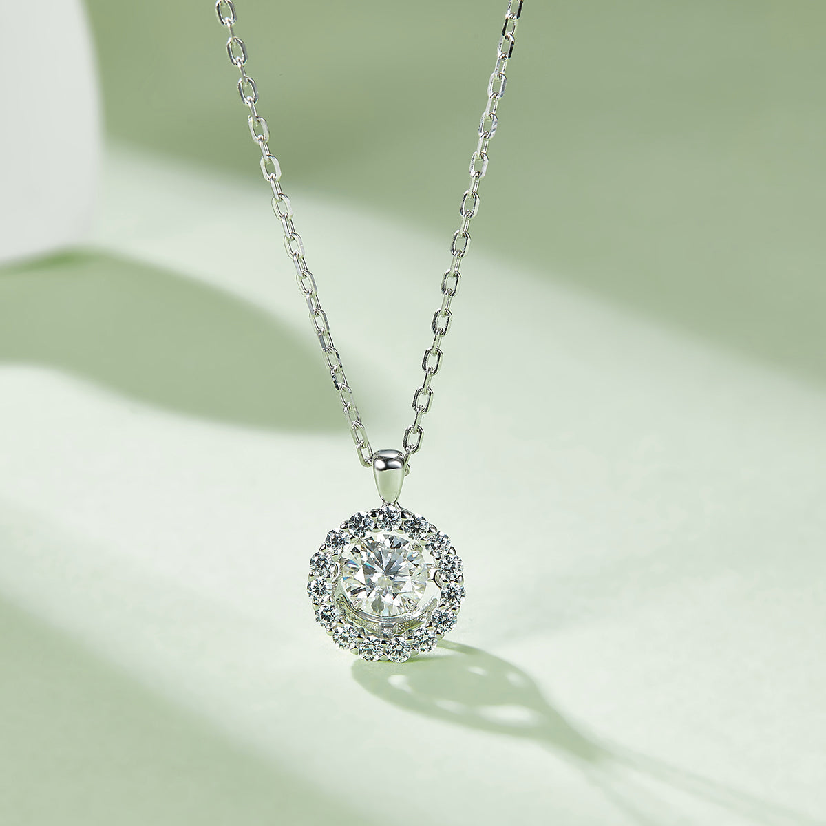 S925 Argent Sterling 0.5ct D Couleur VVS1 Moissanite Collier Halo 45cm Platine plaqué GRA