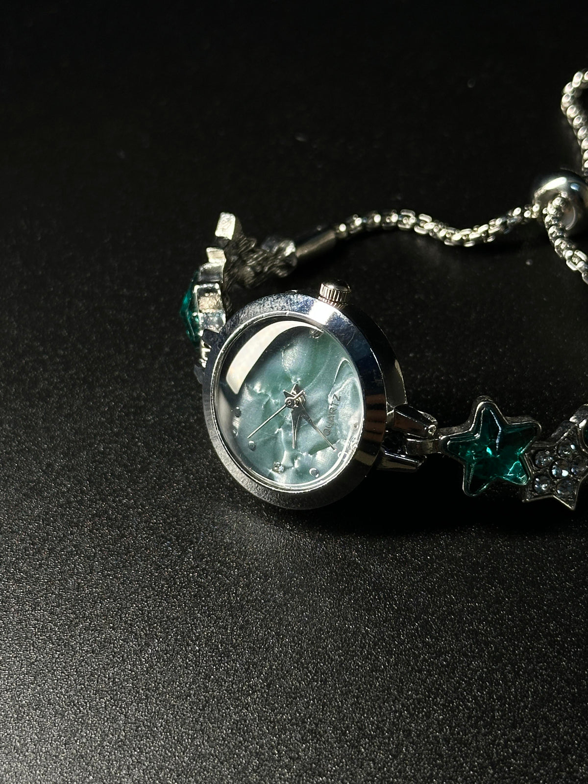 Montres étoiles au diamant vert